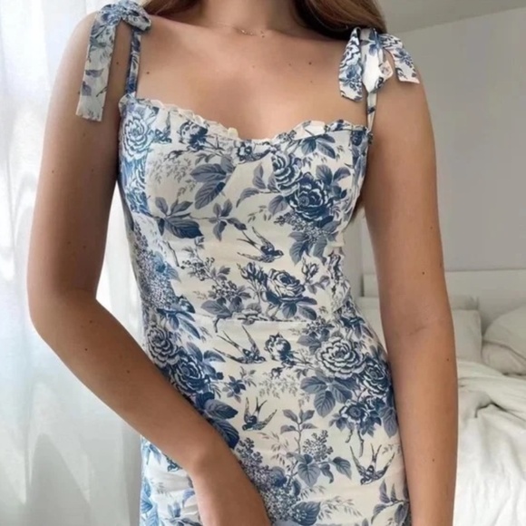 Reformation Nikita Dress - Blue and White Floral - Picture 2 of 5